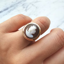 Load image into Gallery viewer, Cameo Gold Ring
