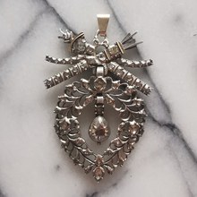 Load image into Gallery viewer, Flemish &quot;Vlaams&quot; Diamond Heart Pendant
